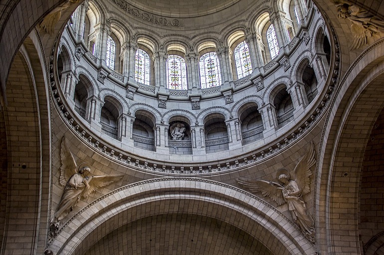 Interior of the Sacré-Cœur Basilica, Paris (photo by John Martinez Pavliga from San Pablo, USA - CC BY 2.0)