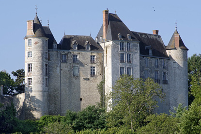 Saint-Brisson-sur-Loire Castle, Centre-Val de Loire, France (photo by Daniel Jolivet - CC BY 2.0)