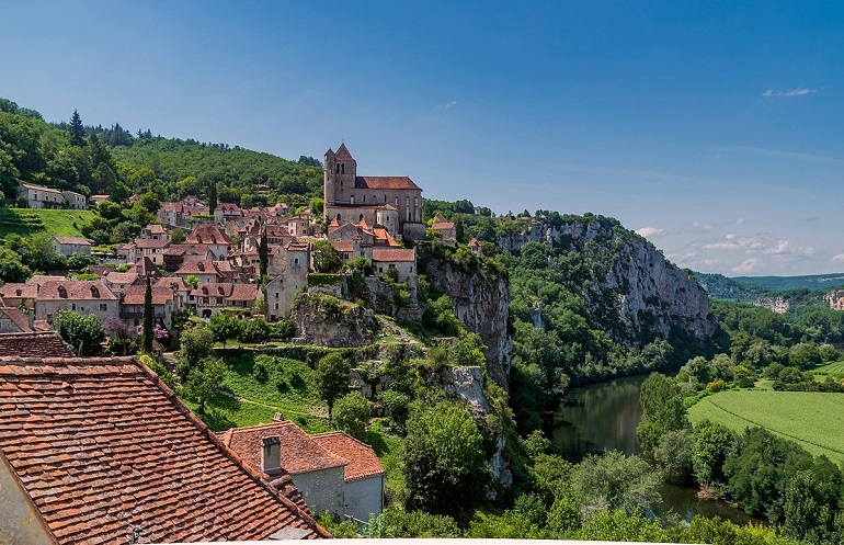 Saint-Cirq-Lapopie (photo by Krzysztof Golik - CC BY-SA 4.0)