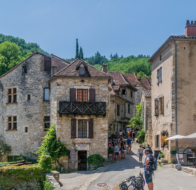 Saint-Cirq-Lapopie (photo by Krzysztof Golik - CC BY-SA 4.0)