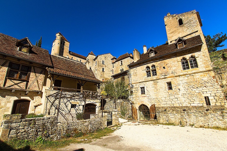 Saint-Cirq-Lapopie (photo by Bonachera jf - CC BY-SA 4.0)