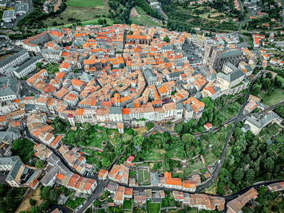 Saint-Flour, Auvergne (photo by Eole - CC BY 4.0)