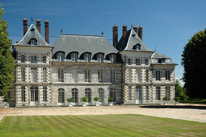 Saint-Jean de Beauregard Castle, Essonne (photo by Calips - CC BY-SA 3.0)