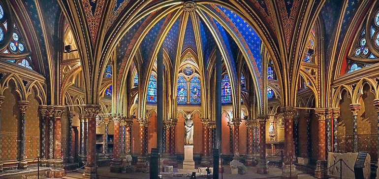 The apse of the lower chapel, Sainte-Chapelle, Paris (photo by Jean-Pierre Dalbéra - CC BY 2.0)