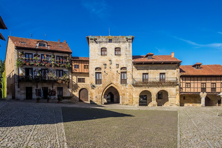 Torre de Don Borja (middle) on the Plaza Mayor, Santillana del Mar (© Rudolf Ernst | Dreamstime.com)