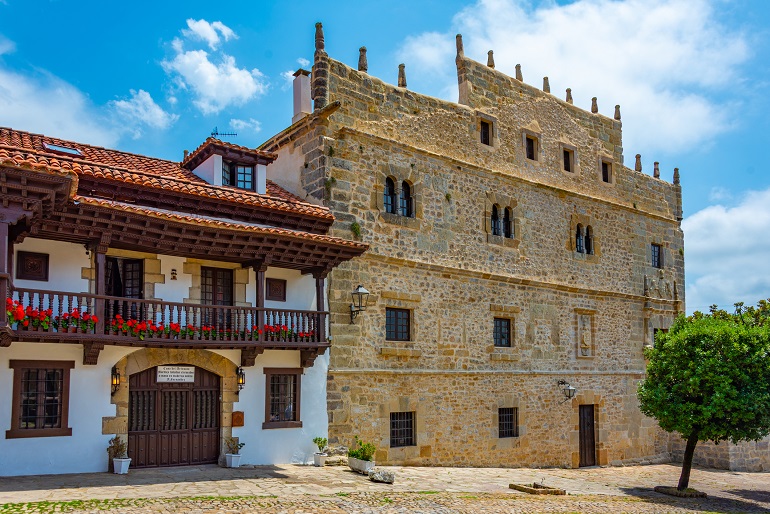 Palacio de Velarde, Santillana del Mar (© Dudlajzov | Dreamstime.com)