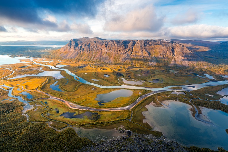 Remote Rapa river valley from the top of Skierfe in Sarek National Park (© Petr Kahanek | Dreamstime.com)