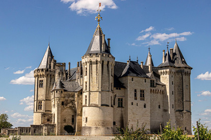Saumur, Pays de la Loire, France (photo by Alain GENERAL from Pixabay)