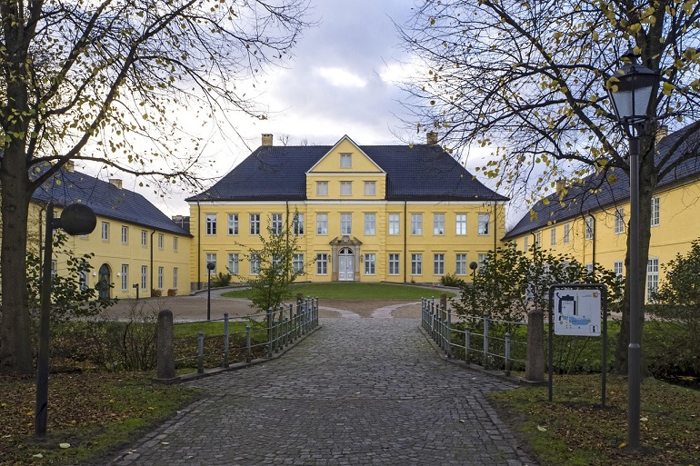 Prinzenpalais, Schleswig (photo by Wolfgang Claussen from Pixabay)