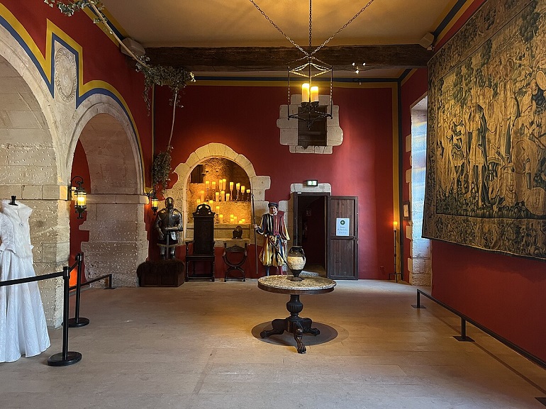 Interior of Sedan Castle (photo by Chabe01 - CC BY-SA 4.0)
