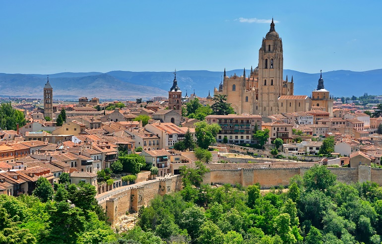 Panoramic view in the historic city of Segovia (© Andrei Stancu | Dreamstime.com)