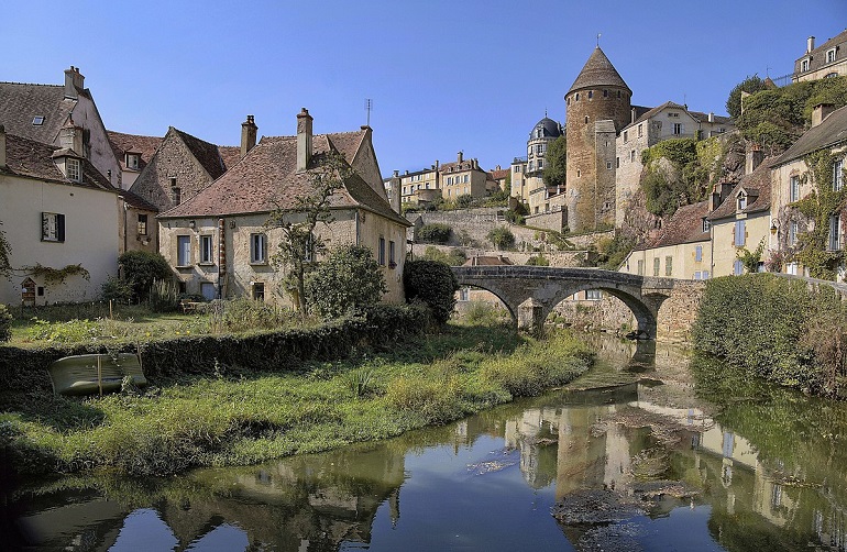 Pont Pinard, Semur-en-Auxois (photo by Rolf Kranz - CC BY-SA 4.0)