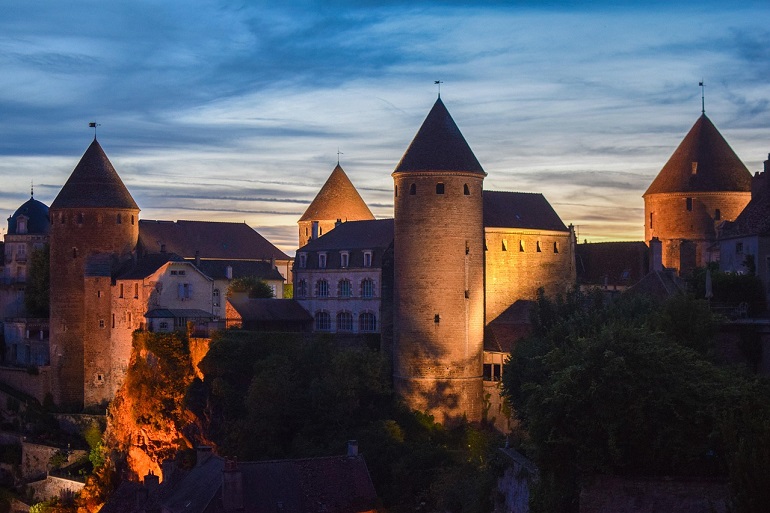 Tour de l’Orle d’Or, Semur-en-Auxois (photo by Ben Kerckx from Pixabay)