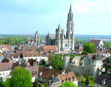 View of Senlis (photo by Neuf & 9 - Creative Commons Licence)