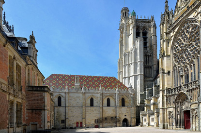 Sens, Burgundy (photo by Patrick - CC BY-SA 2.0)