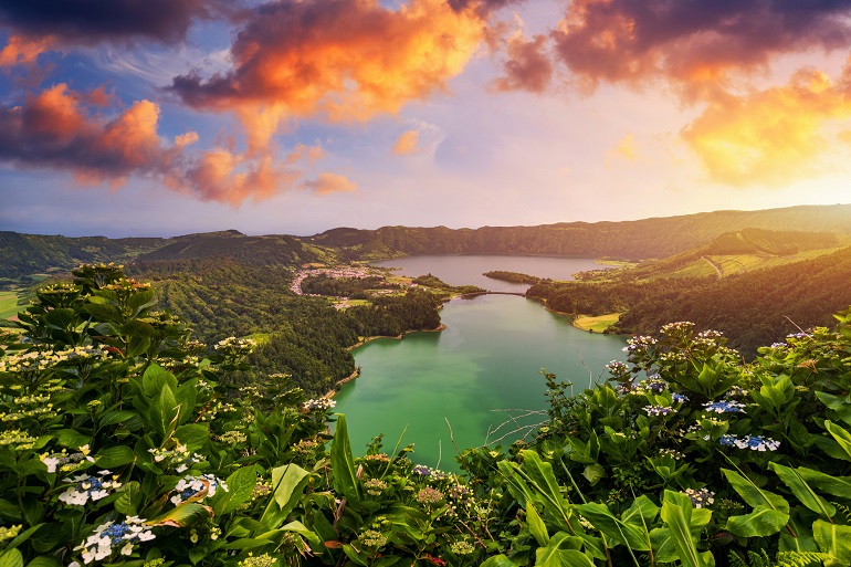 Lagoa das Sete Cidades viewed from Vista do Rei viewpoint (© Daliu80 | Dreamstime.com)