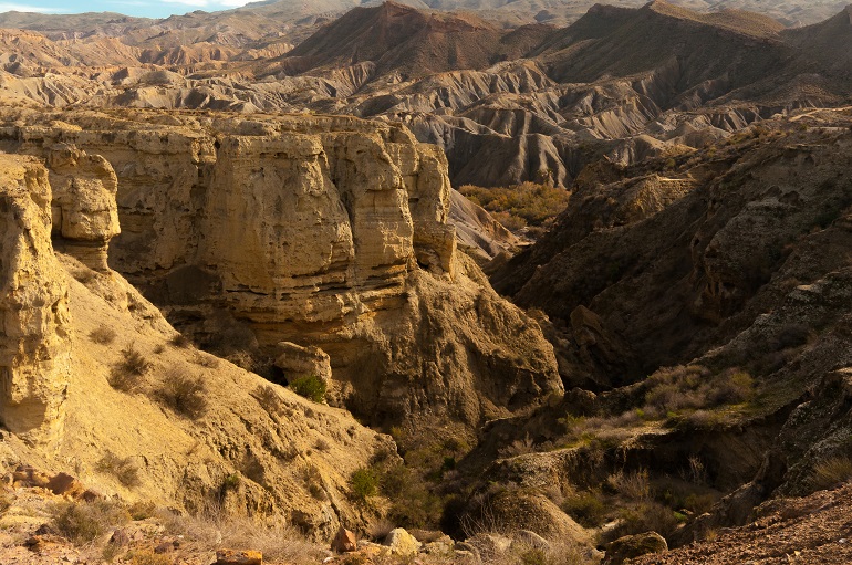 Arid mountains, Sierra Nevada National Park (© Michael Schroeder | Dreamstime.com)