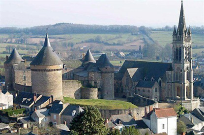 Sillé-le-Guillaume Castle, Pays de la Loire, France (photo by Président - CC BY 3.0)