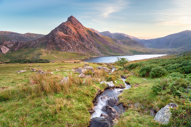 Mount Tryfan above Llyn Ogwen in Snowdonia National Park (© Helen Hotson | Dreamstime.com)