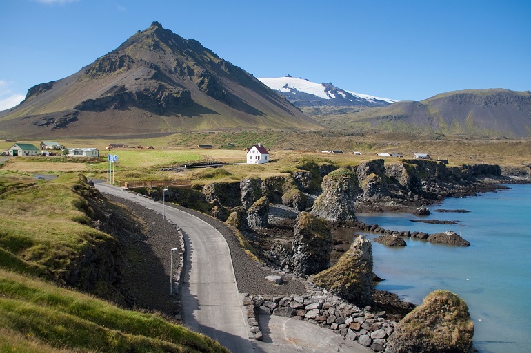Arnarstapi and the volcanoes Stapafell, Snæfellsjökull National Park (© Santiago Rodríguez Fontoba | Dreamstime.com)