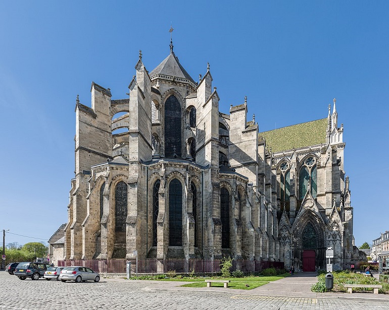 Soissons Cathedral (photo by Diliff - CC BY-SA 3.0)