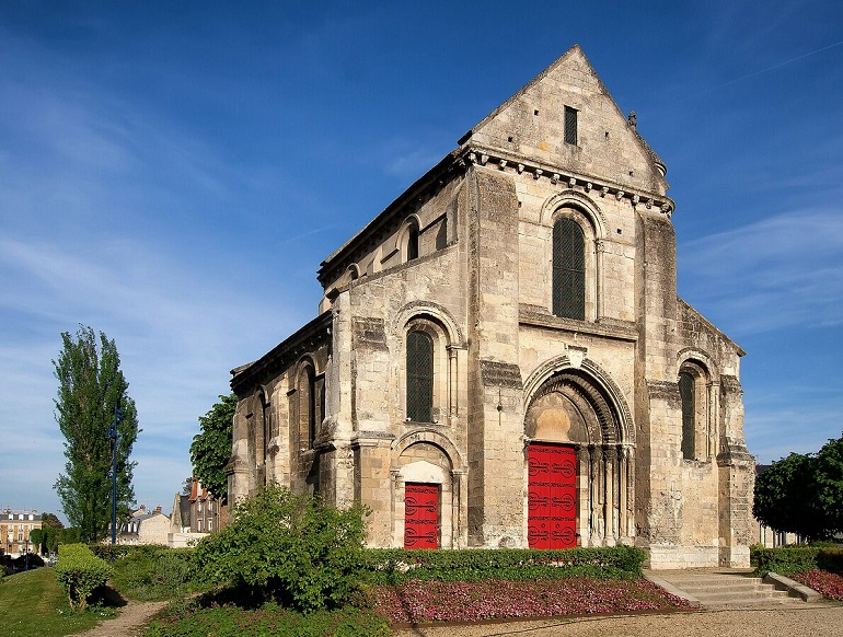St. Peter's Church, Soissons (photo by Rolf Kranz - CC BY-SA 4.0)