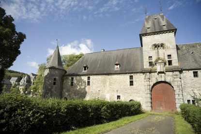 Spontin Castle (photo by PMRMaeyaert - CC BY-SA 3.0 Unported license)