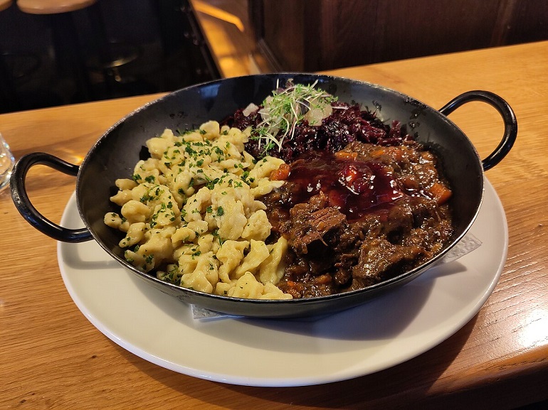 Käsespätzle with meat stew (photo by Alex Sirac - CC BY 4.0)
