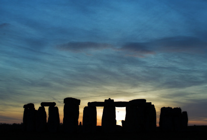 Stonehenge at dawn (&copy; Stephen Inglis | iStockphoto.com)