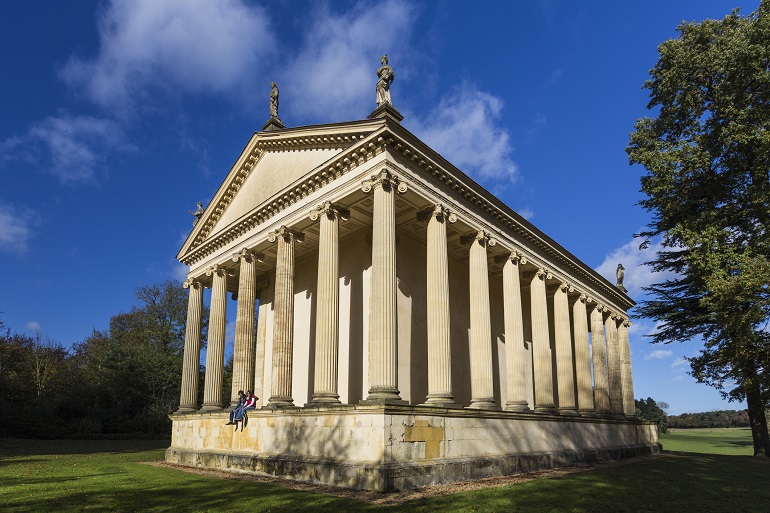 Temple of Concord and Victory, Stowe House (© Ken Taylor | Dreamstime.com)