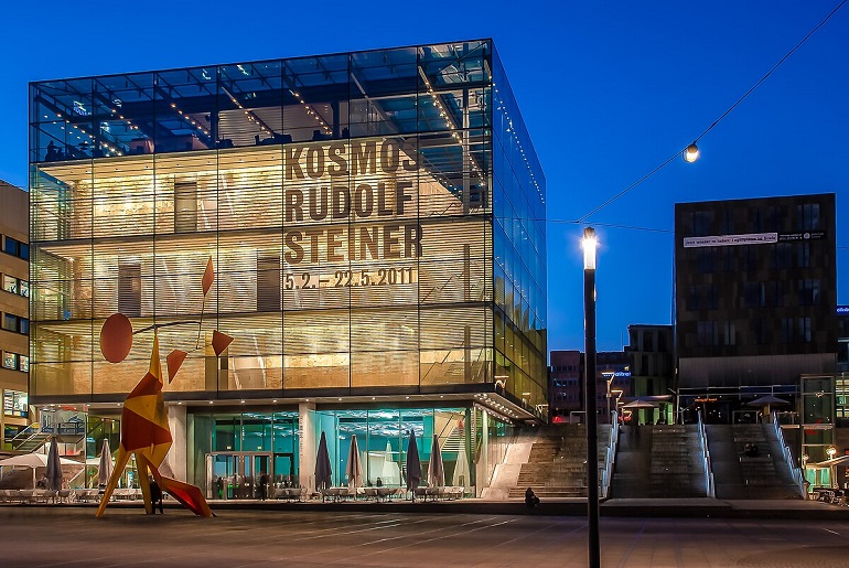 Kunstmuseum Stuttgart (photo by pjt56 - CC BY-SA 3.0)