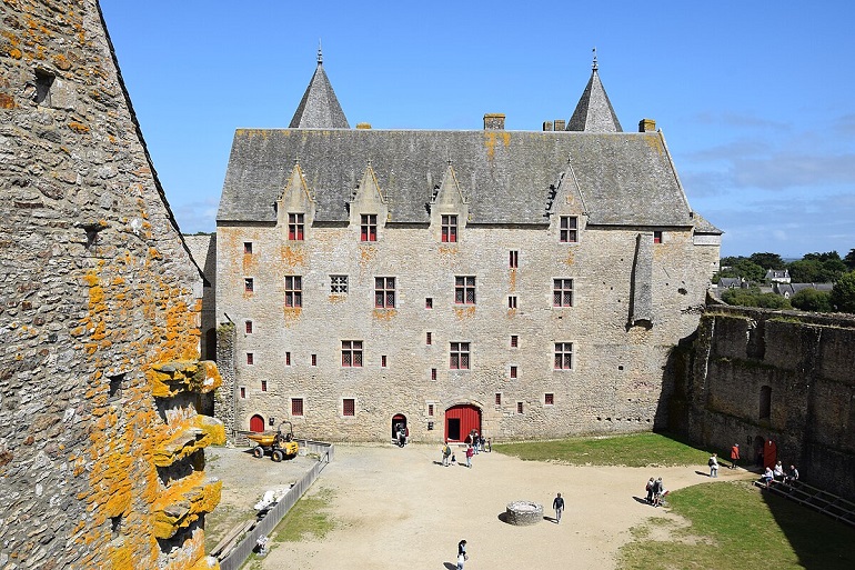 Suscinio Castle (photo by Chatsam - CC BY-SA 4.0)