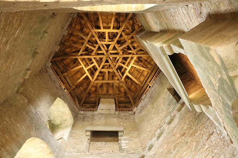 Inside the Tour Neuve of Suscinio Castle (photo by Cangadoba - CC BY-SA 4.0)