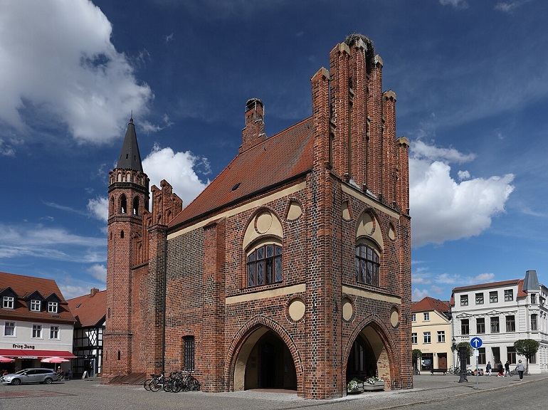 Town Hall of Tangermünde (photo by TeWeBs - CC BY-SA 4.0)