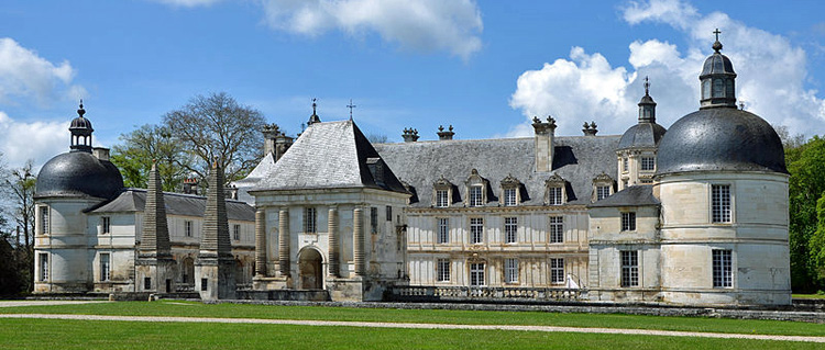 Tanlay Castle, Burgundy (photo by Pline - CC BY-SA 3.0)