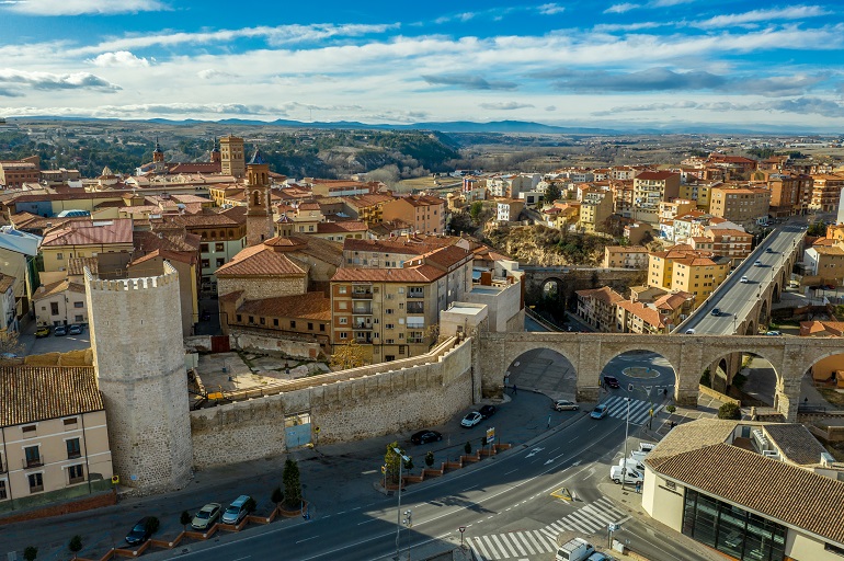 Aerial view of medieval Teruel with city walls and Gothic buildings (© Tamas Karpati | Dreamstime.com)