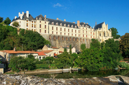 Thouars, Poitou-Charentes (photo by Sevrein - CC BY-SA 3.0)