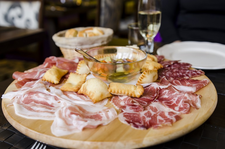 Torta fritta, Parma ham and prosciutto (© Klodvig | Dreamstime.com)