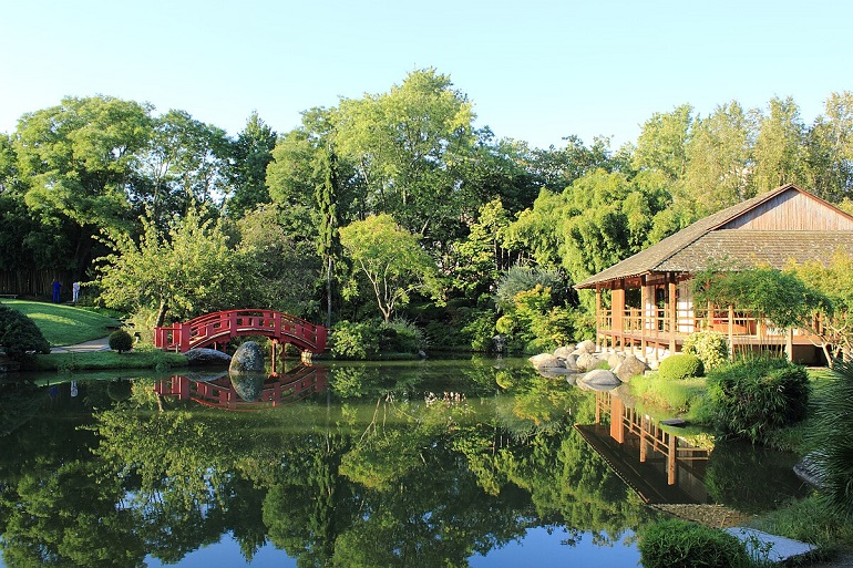 Japanese Garden, Toulouse, France (photo by PierreSelim - CC BY-SA 3.0)