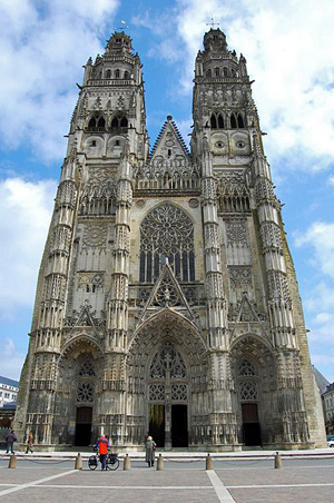 Tours Cathedral, Centre (photo by Luca Volpi (Goldmund100) - CC BY-SA 3.0)