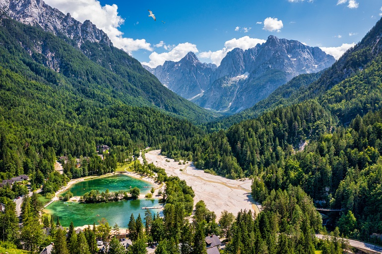 Lake Jasna in Krajsnka Gora, Triglav National Park (© Daliu80 | Dreamstime.com)