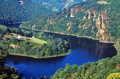 Truyère Gorges, Auvergne (photo by Martpan - CC BY-SA 4.0)