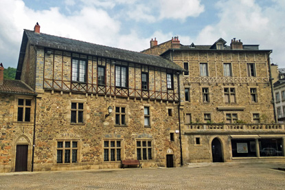 Tulle, Limousin (&copy; Eupedia.com)