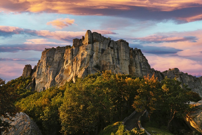 Sunset on the Bismantova rock, Tuscan-Emilian Apennines Regional Park (© Light Lens | Dreamstime.com)