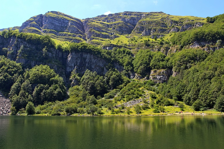 Santo Modenese Lake, Tuscan-Emilian Apennines Regional Park (© Sandro Amato | Dreamstime.com)