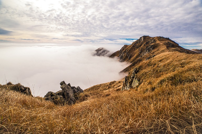 Mountain peaks and rock against unique cloud formation, Tuscan-Emilian Apennines Regional Park (© Francesco Valenti | Dreamstime.com)