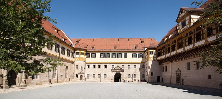 Courtyard of Hohentübingen Castle, Tübingen (photo by Johan Bakker - CC BY-SA 3.0)