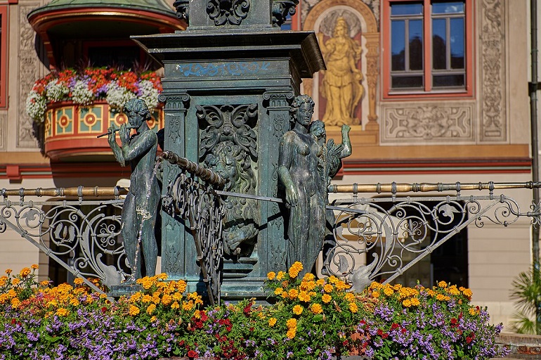 Neptune Fountain on the Market Square, Tübingen (photo by Tilman2007 - CC BY-SA 4.0)