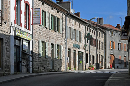 Usson, Auvergne (photo by Thomas Hummel - CC BY-SA 4.0)