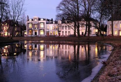 Mansions along a canal in Utrecht (&copy; Merijn van der Vliet | iStockphoto.com)